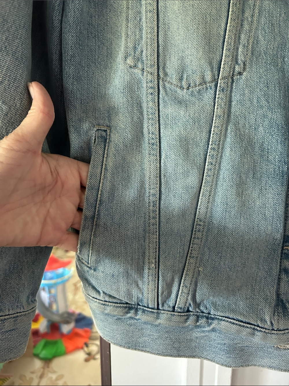 Gucci Light Wash Denim Jacket with Embroidered Cat Patch - Picture 7 of 16